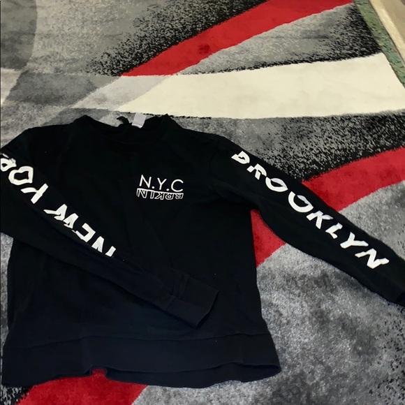 H&M Tops - New York brooklyn top!!